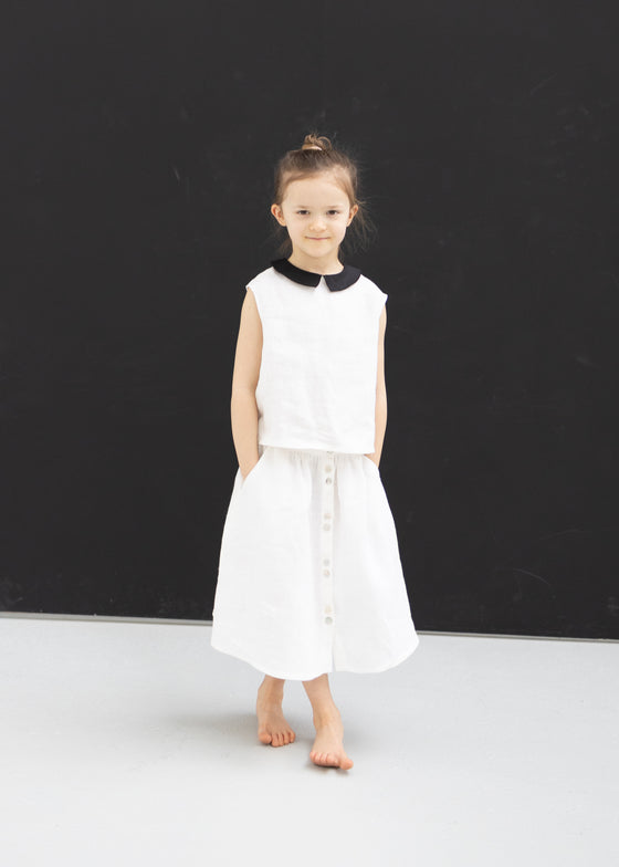 Linen top with black collar